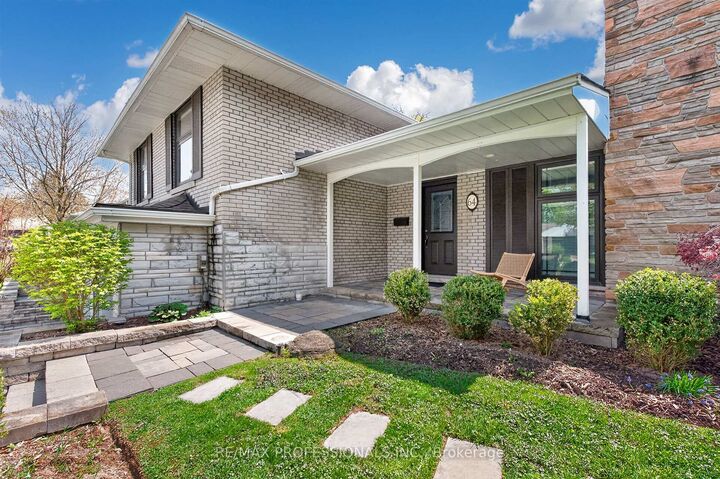 Property Photo:  64 Ravensbourne Crescent  ON M9A 2A8 