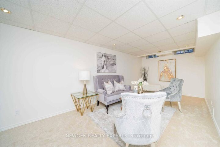 Property Photo:  1856 Woodgate Court  ON L1G 7Z2 