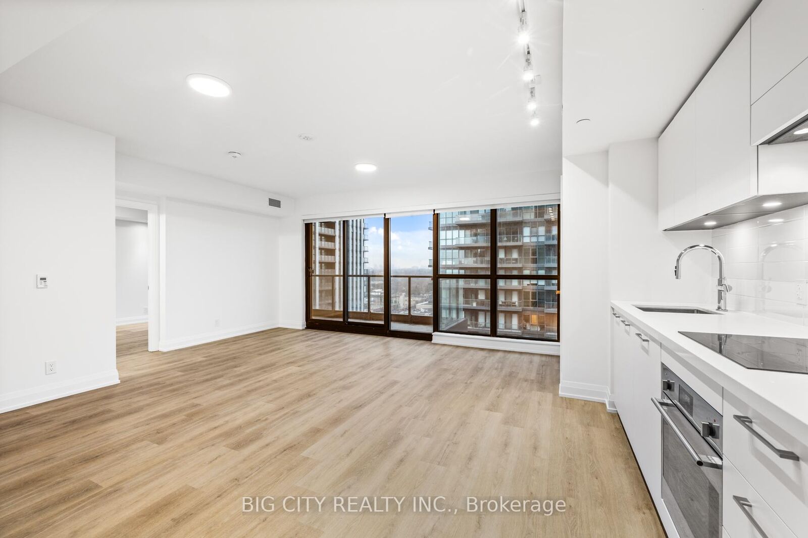 Property Photo:  36 Brentcliffe Road 801  ON M4G 0E1 