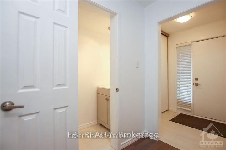 Property Photo:  121 Erin Crescent  ON K1V 9Z3 