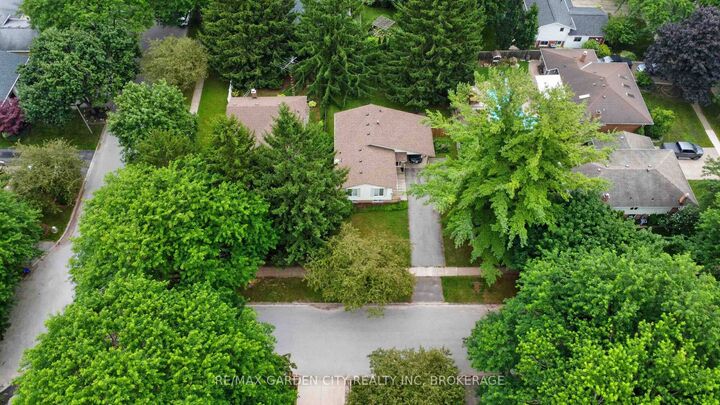 Photo de la propriété: 3 Fallingbrook Drive ON L0S 1E0