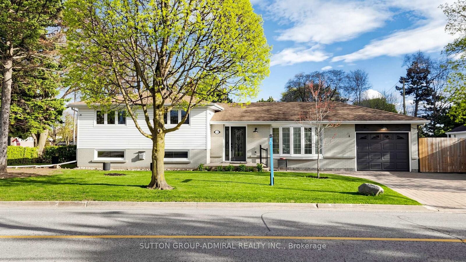 Property Photo: 218 Bay Thorn Drive ON L3T 3V7