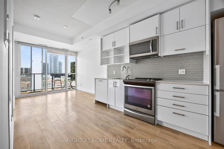 128 Fairview Mall Drive 712 — photo 1