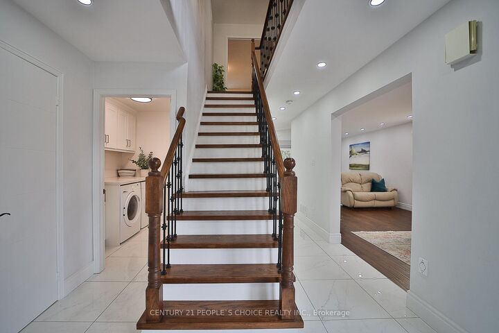 Property Photo: 3596 Nutcracker Drive ON L5N 6G1