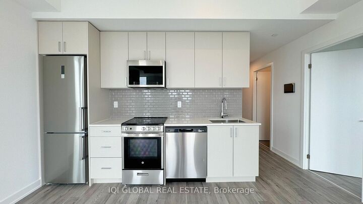 Property Photo:  1005 Dundas Street E 556  ON L6H 8C7 