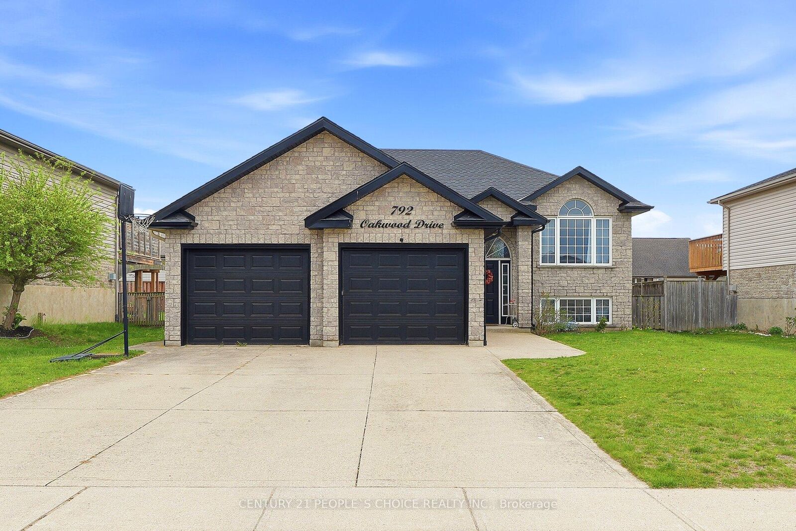 Property Photo: 792 Oakwood Drive ON N0H 2C4