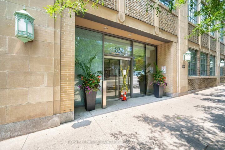 Property Photo:  832 Bay Street 3307  ON M5S 1Z6 