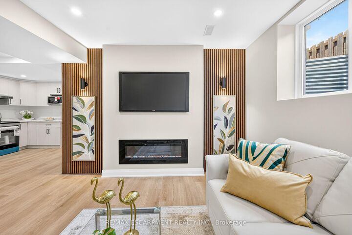 Property Photo:  150 Howard Avenue  ON L9A 2W8 