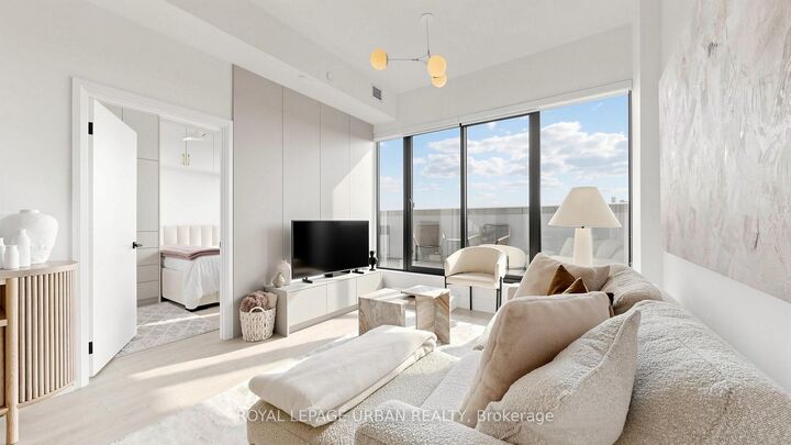 Property Photo: 33 Frederick Todd Way 704 ON M4G 0C9