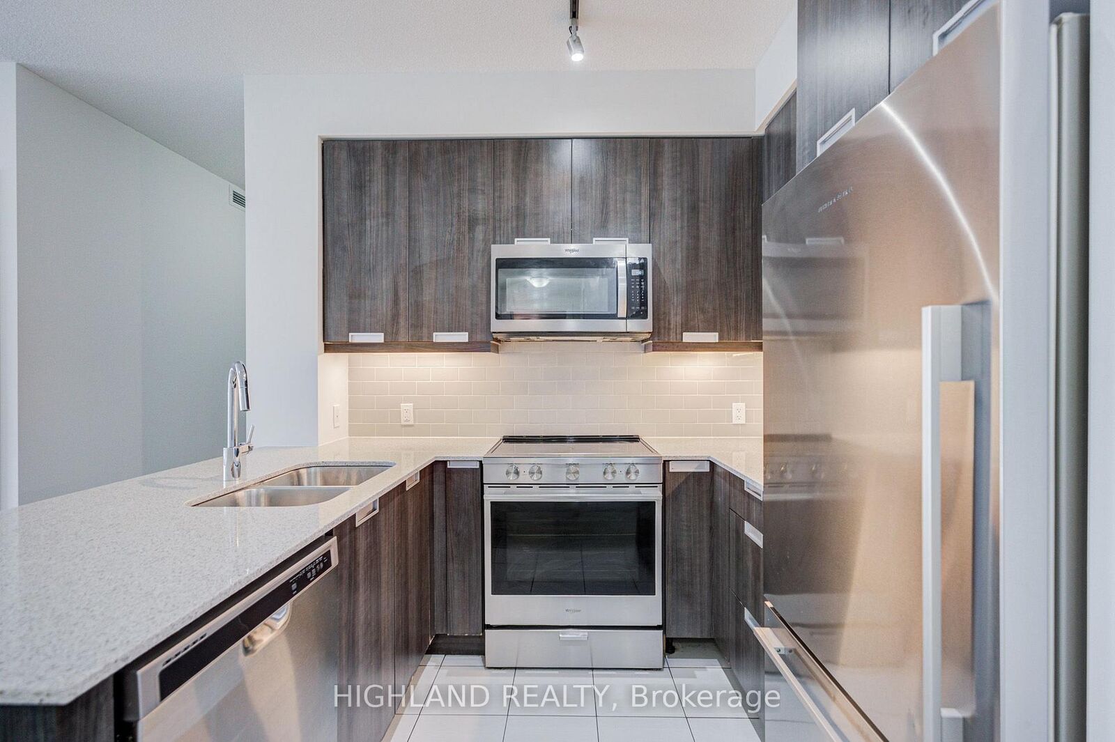 Property Photo:  35 Watergarden Drive 2716  ON L5R 0G8 