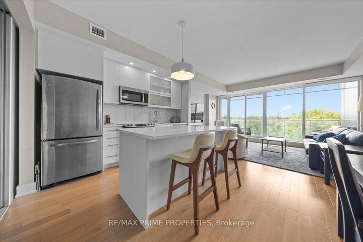 Property Photo: 98 Richmond Road 606 ON K1Z 6V9