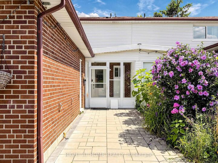 Property Photo:  148 Sexton Crescent  ON M2H 2L6 