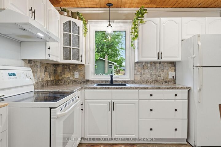 Property Photo: 3408 Coronation Avenue ON L0K 1G0