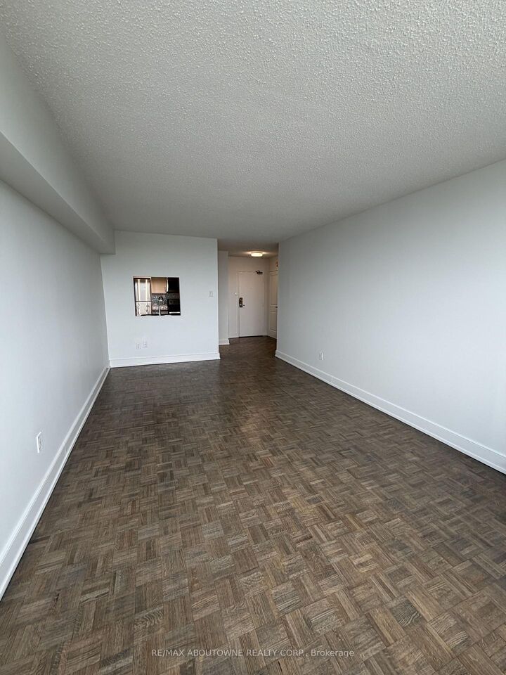 Property Photo: 147 Wellington Street W 606 ON L4G 2N9