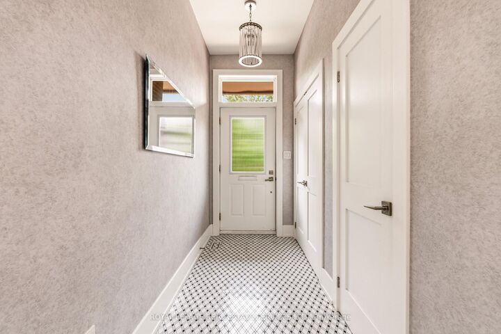 Property Photo:  7 Bowman Street  ON M4X 1V1 