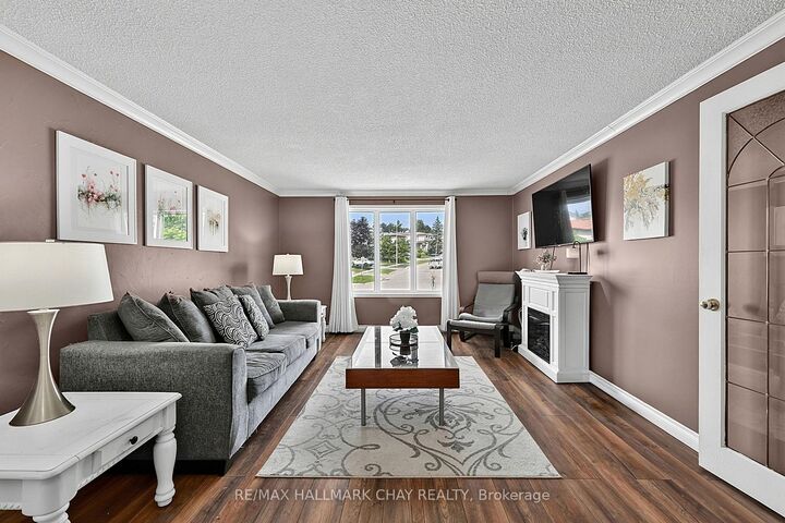 Property Photo:  73 Browning Trail  ON L4N 6J4 
