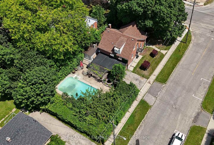 Property Photo:  285 Albert Street W  ON N2L 3T9 