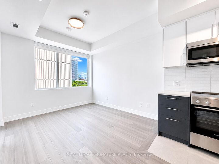 Property Photo: 664 Spadina Avenue 903 ON M5S 0G4