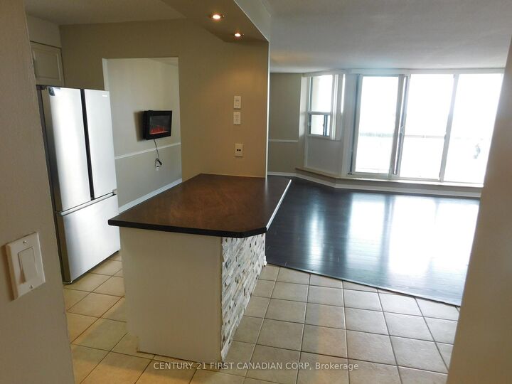 323 Colborne Street 2004 — photo 1