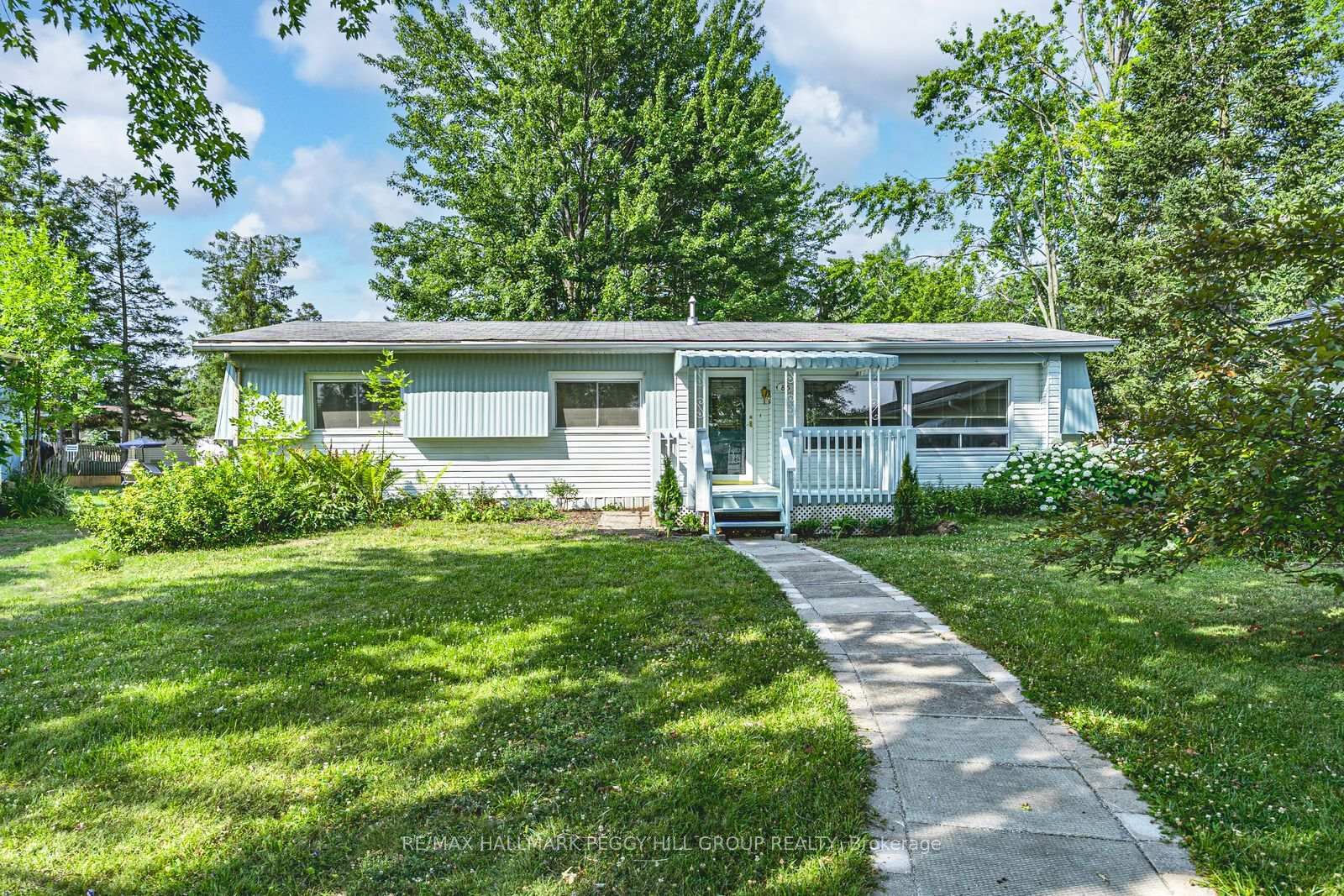 Property Photo: 85 Hawthorne Drive ON L9S 1N5