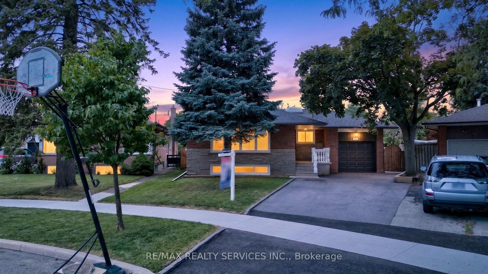 Property Photo: 18 Spencely Court ON M9P 1N5