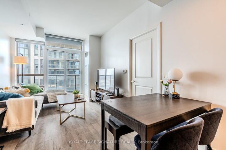 Property Photo:  17 Zorra Street 1911  ON M8Z 4Z6 