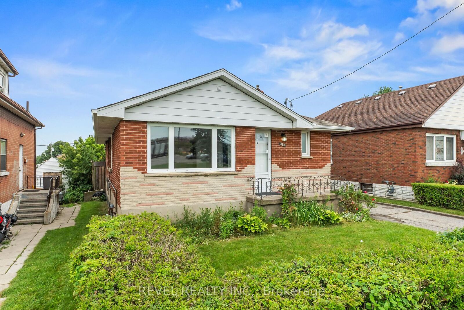 Property Photo:  863 Ritson Road S  ON L1H 5L5 