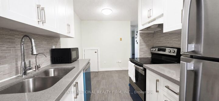 Property Photo: 40 Sunny Glenway 308 ON M3C 2Z2