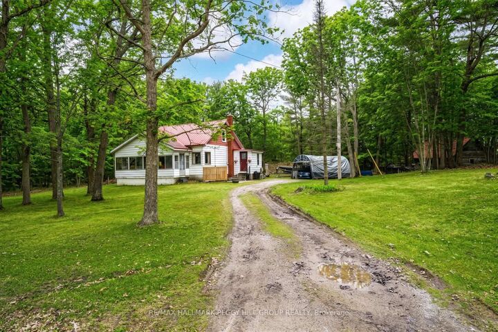 1301 Honey Harbour Road — photo 1