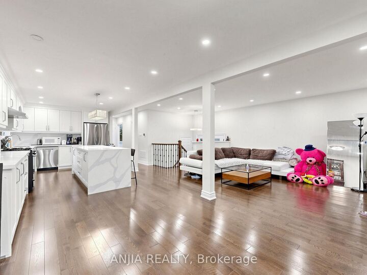 Property Photo: 8 Applefield Drive ON M1P 3X9