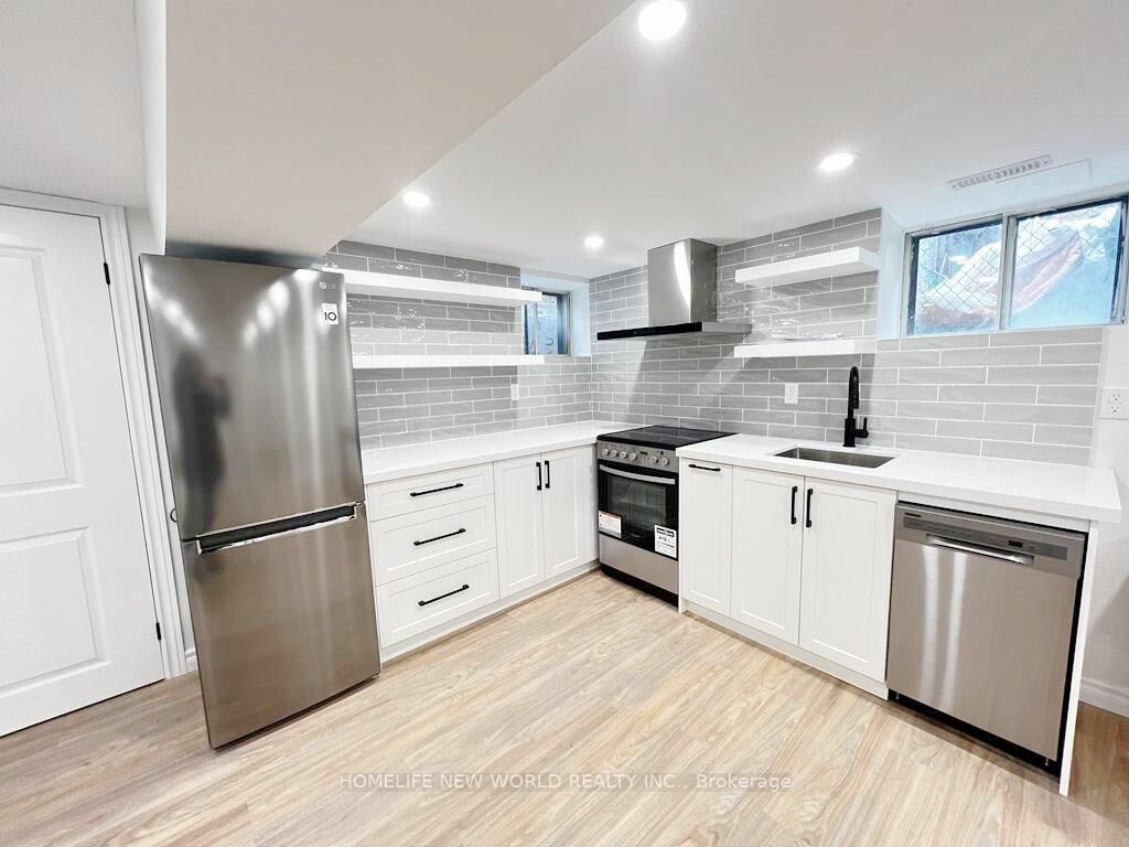 Property Photo:  3 Roblocke Avenue Lower  ON M6G 3R6 