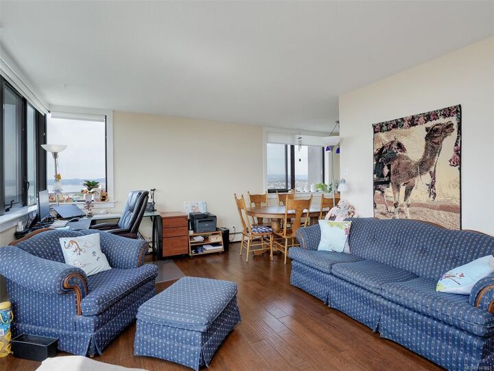 Property Photo:  647 Michigan St #1810  BC V8V 1S9 