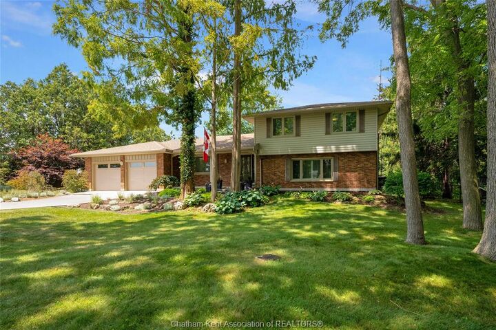 Property Photo: 9133 Woodland Crescent ON N7M 6J8