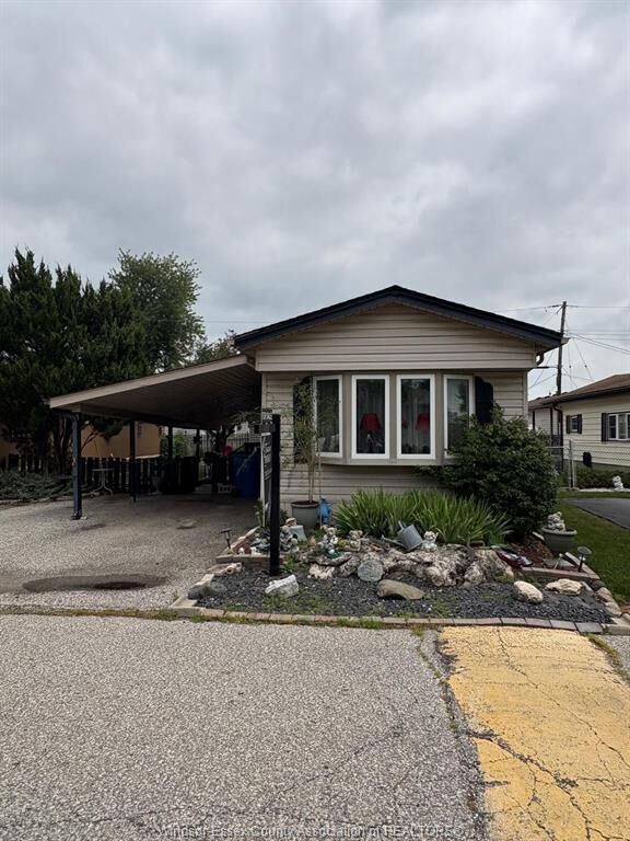 Property Photo:  80 Suncrest Drive  ON N8N 2P9 