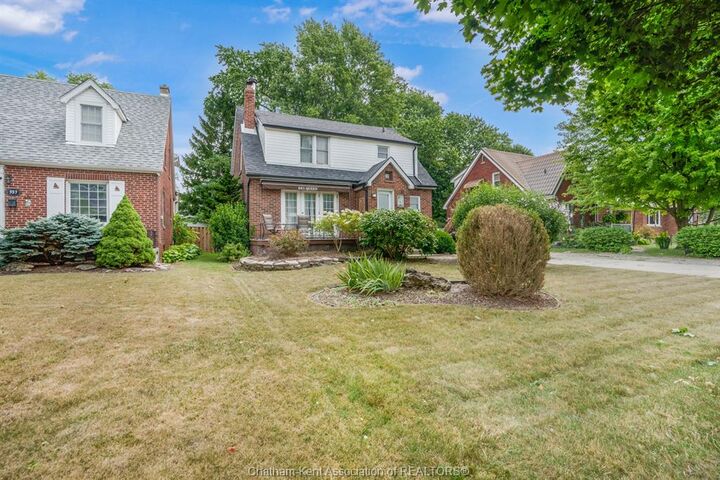 561 Queen Street — photo 1