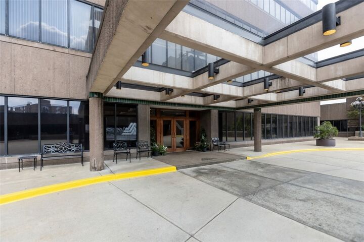 Property Photo:  1 Trimont Ln 810A  PA 15211 