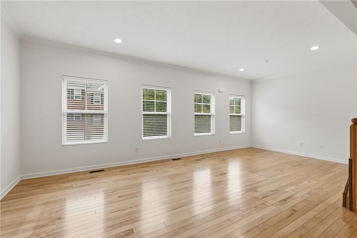 Property Photo:  868 Highpointe Circle  PA 15220 