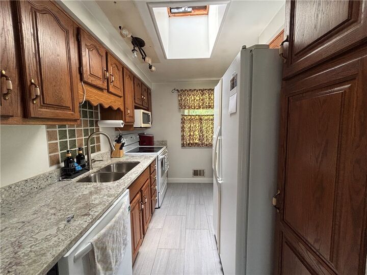 Property Photo:  64 Bel Aire Dr  PA 15626 