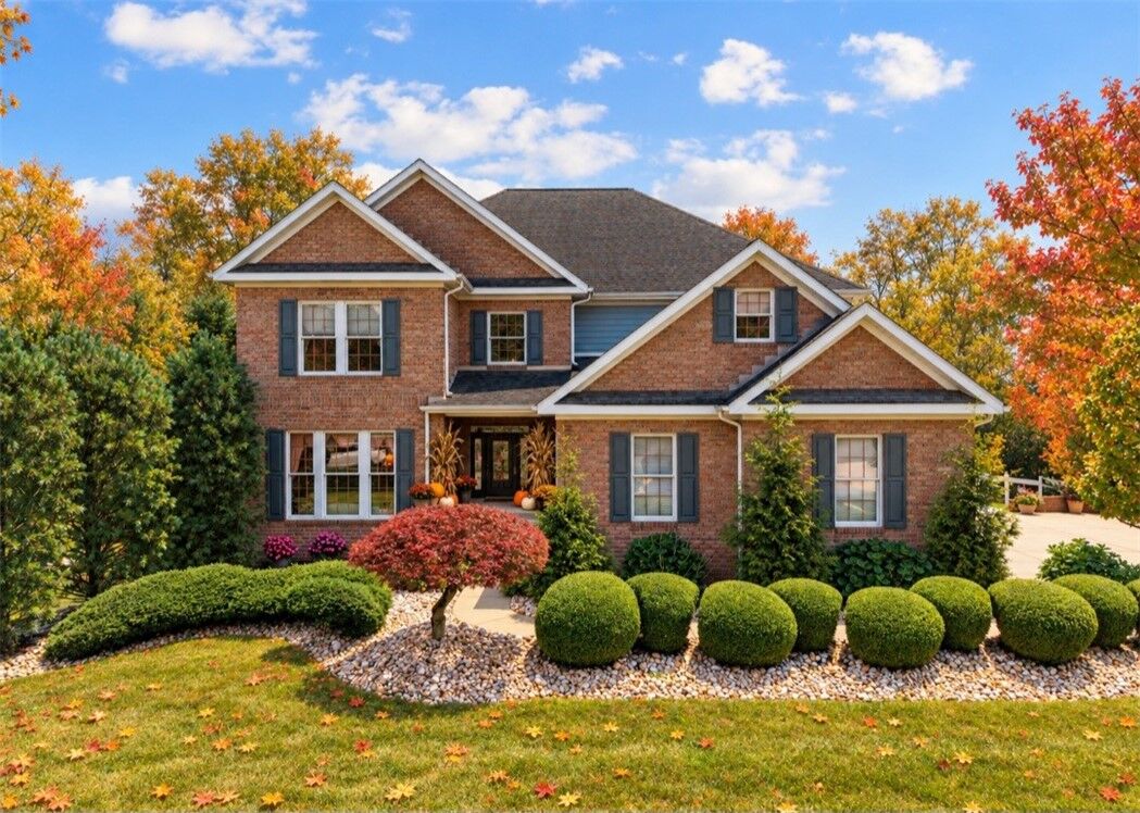 Property Photo: 32 Hawthorne Ln PA 15642