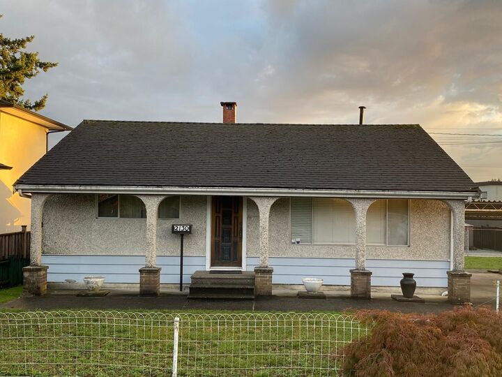 2130 Craigen Avenue — photo 1