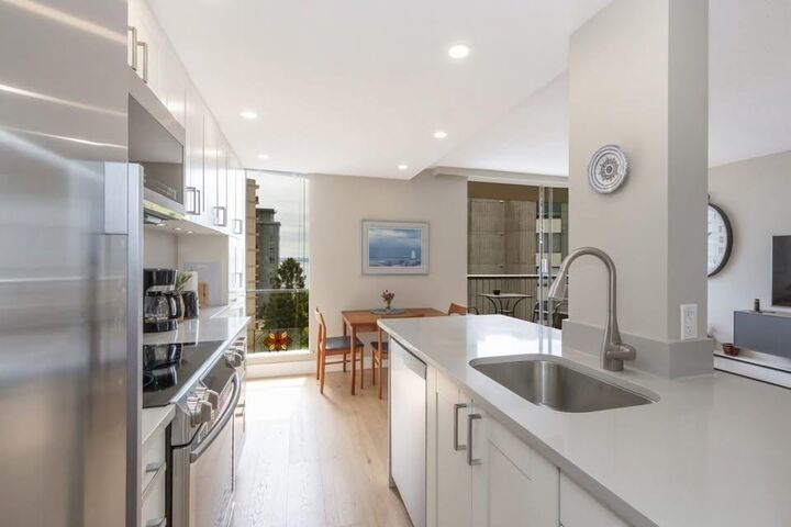 Property Photo:  