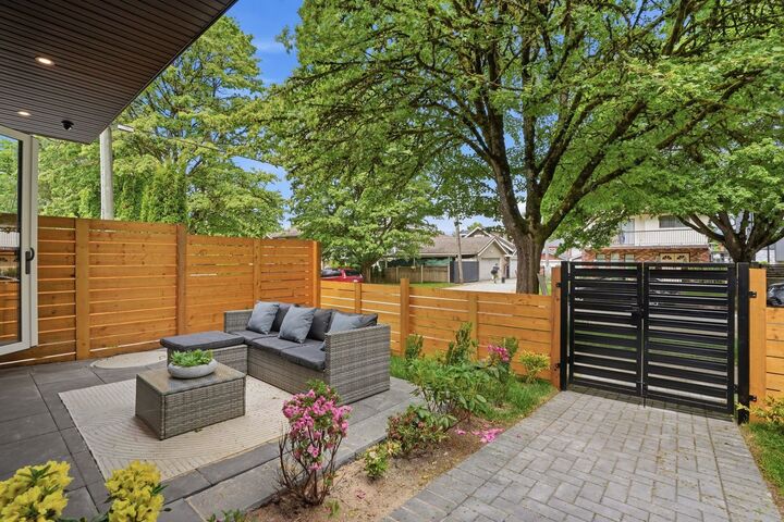 Property Photo: 2438 E 20th Avenue 1 BC V5M 2T6