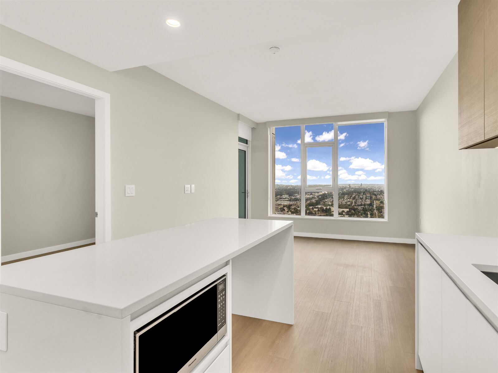 Property Photo: 2186 Gilmore Avenue 4709 BC V5C 0N7