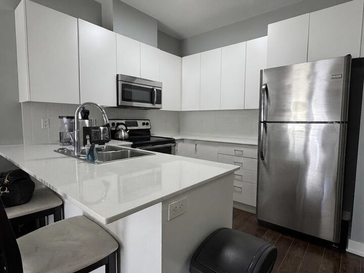 20460 Douglas Crescent 414 — photo 1
