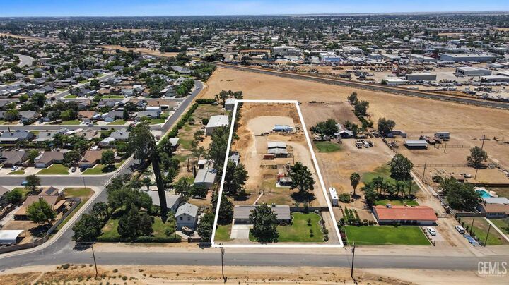 Property Photo: 12420 Paddock Place CA 93312