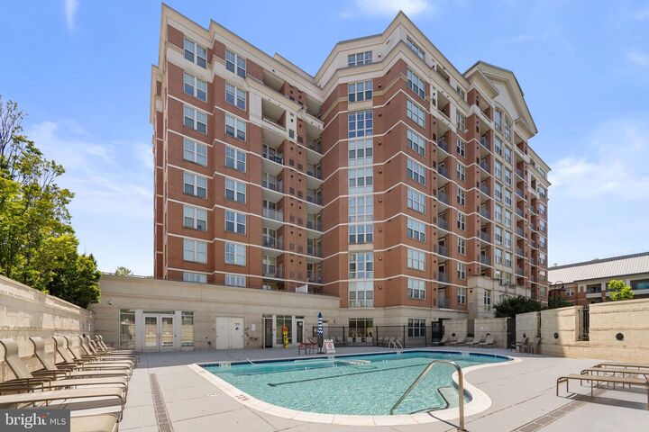 Property Photo: 11760 Sunrise Valley Drive 905 VA 20191