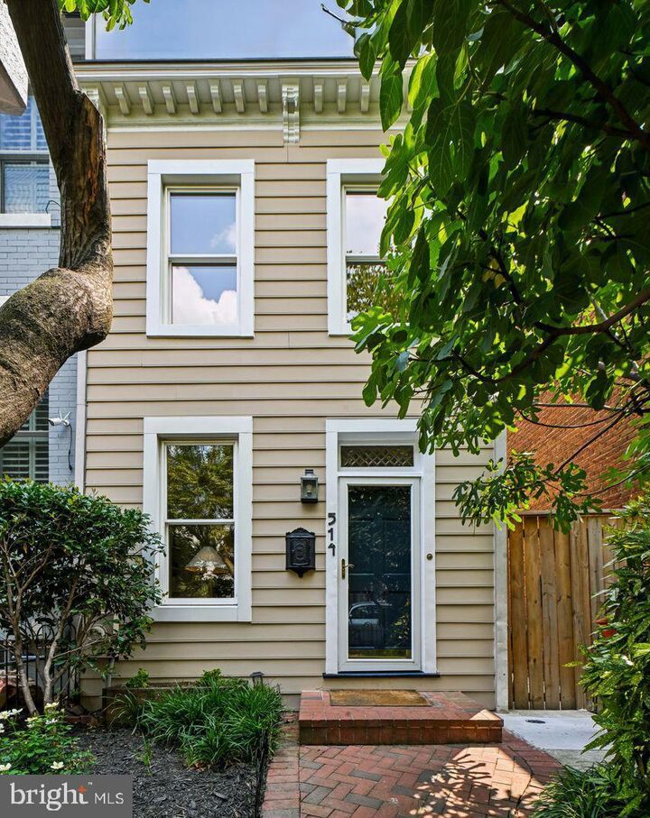 Property Photo:  514 13th Street SE  DC 20003 