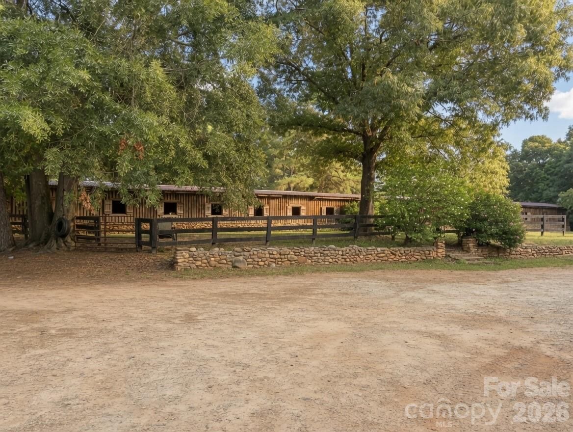 Property Photo: 350 Vick Russell Lane NC 28722