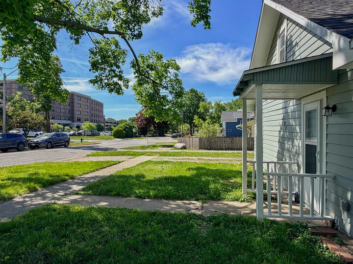 Property Photo: 1207 Kellogg Avenue IA 50010