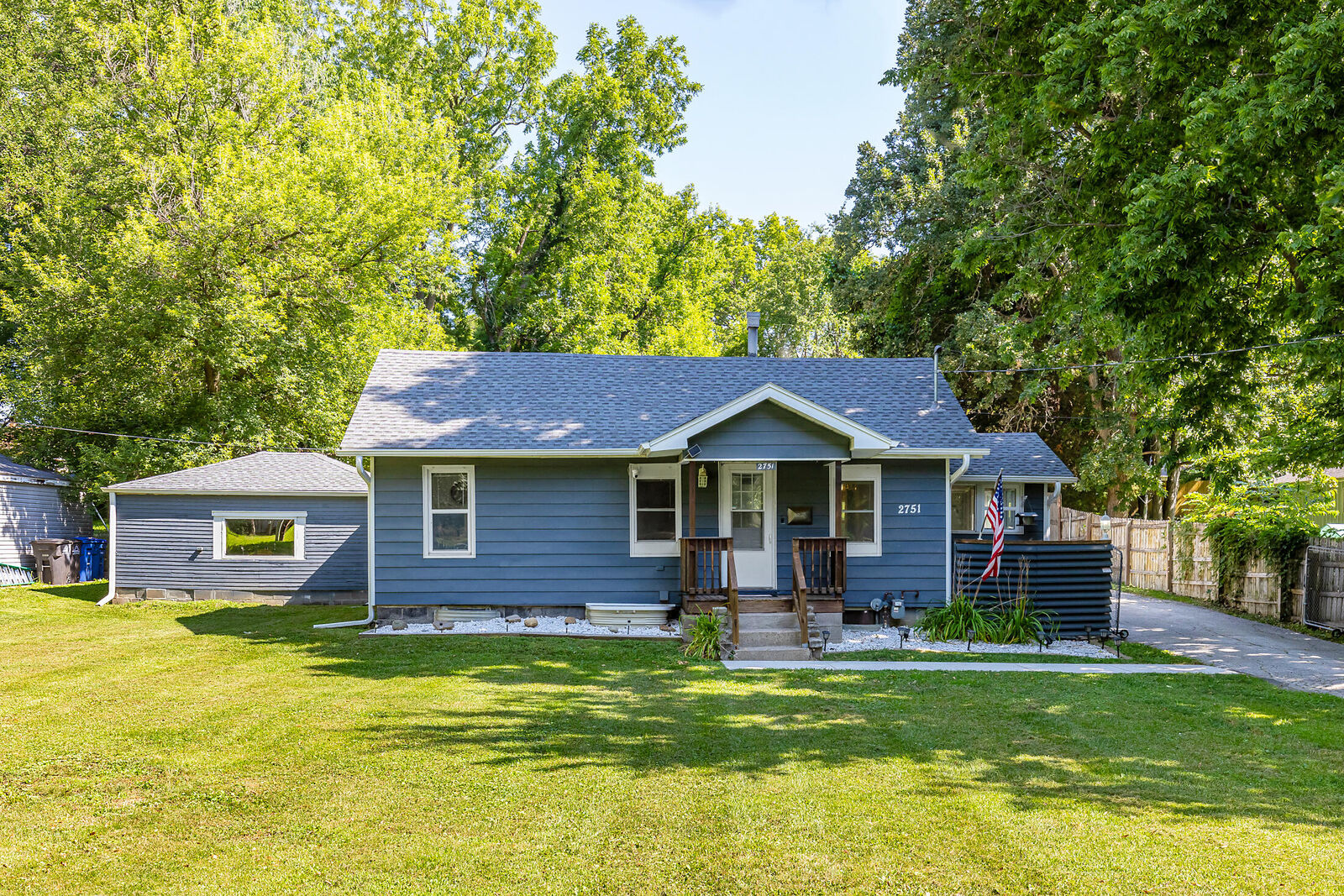 Property Photo:  2751 Sheridan Avenue  IA 50310 